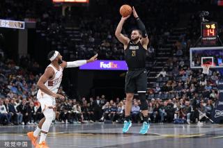 在足球场上 在足球场上